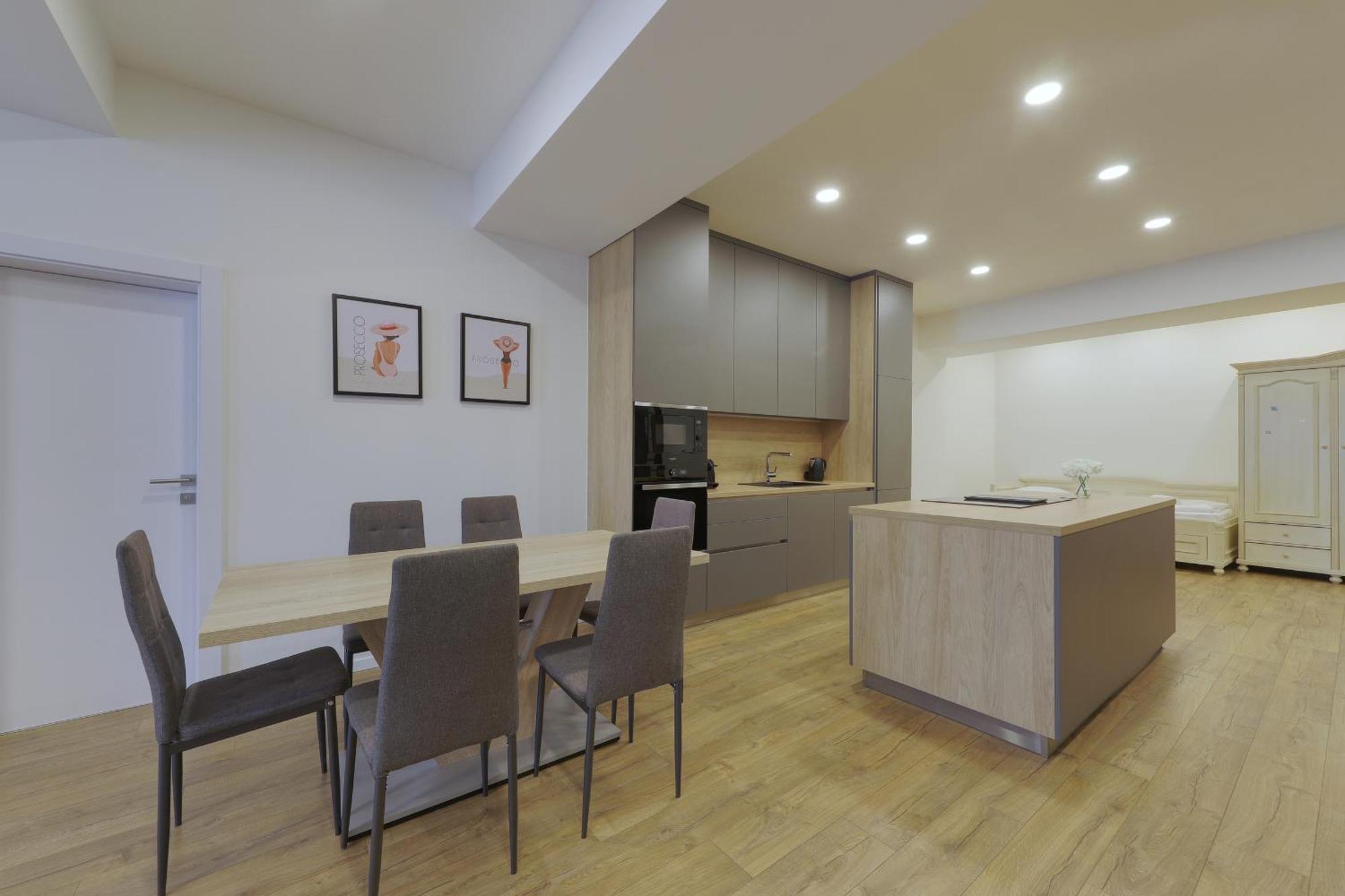 Shone Apartment Old Town 2 Bedroom Bratislava Eksteriør billede