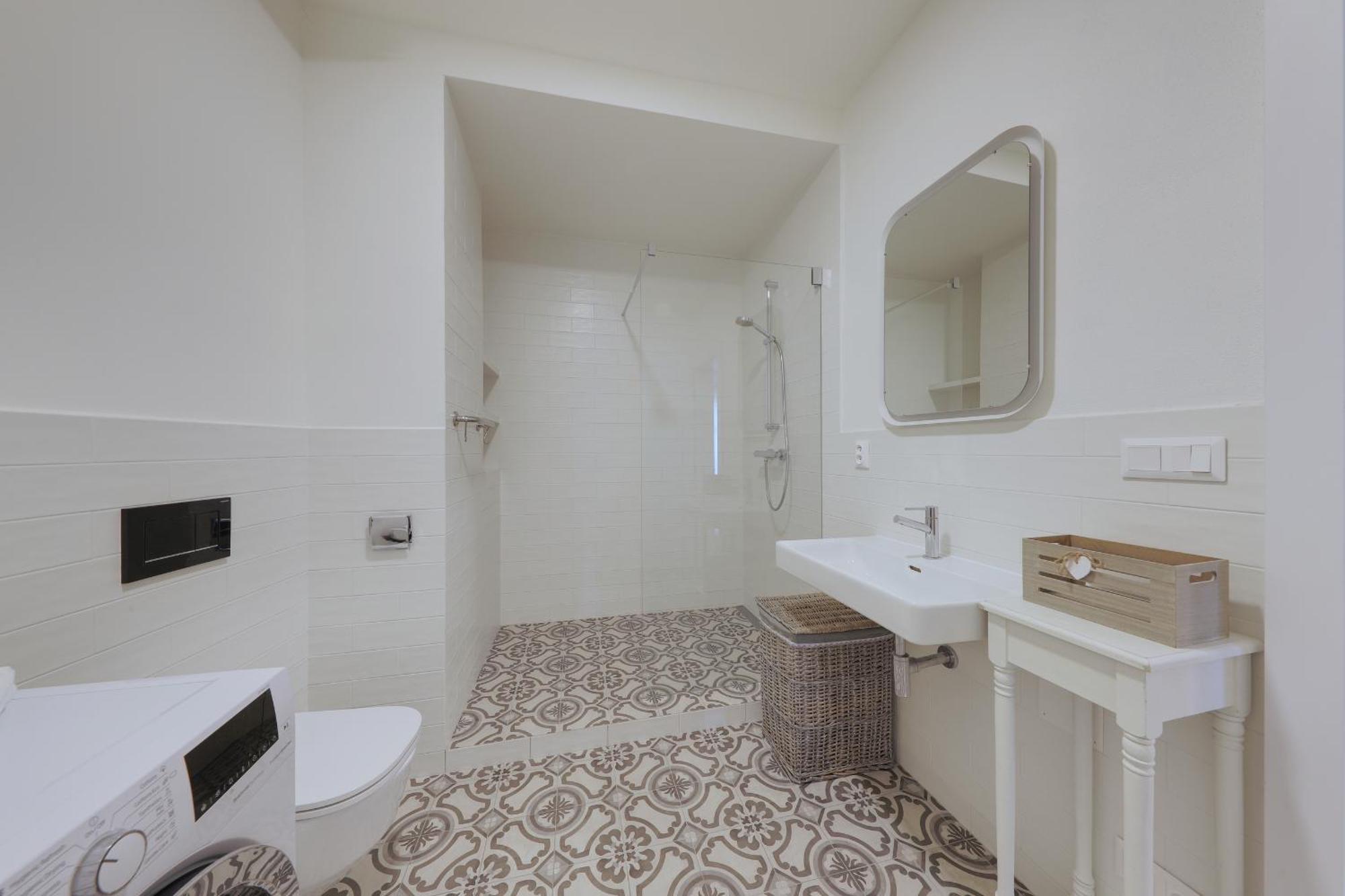 Shone Apartment Old Town 2 Bedroom Bratislava Eksteriør billede