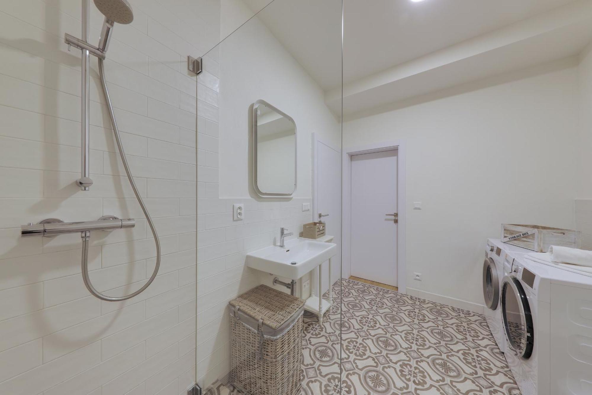 Shone Apartment Old Town 2 Bedroom Bratislava Eksteriør billede